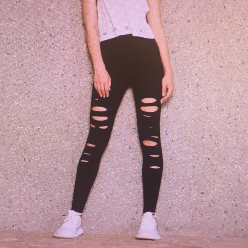 Alo yoga high waisted Ripped Warrior legging